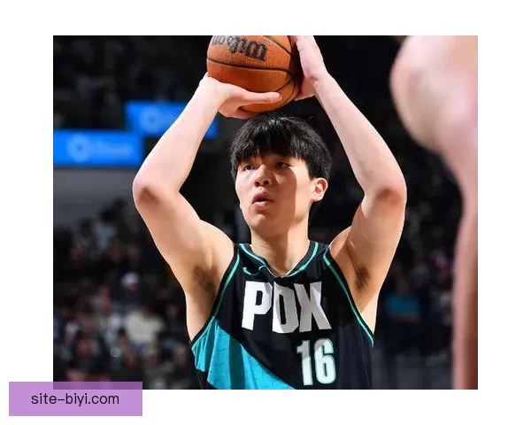 斯普利特赞杨瀚森进步显著 从季初时间减少到成长为更好球员